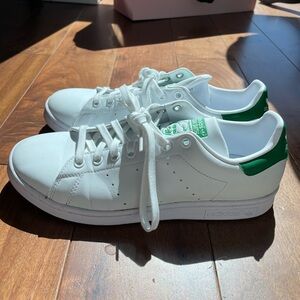 Adidas Stan Smith. Size: 8.